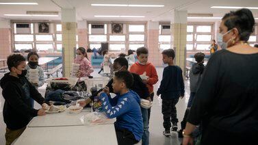 Datos muestran que más de 90,000 estudiantes de NYC no han usado los recientes beneficios alimentarios por la pandemia
