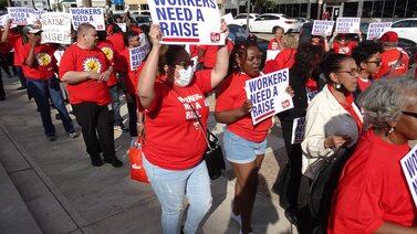 Key Philadelphia school staff rally for higher pay as potential strike looms over district
