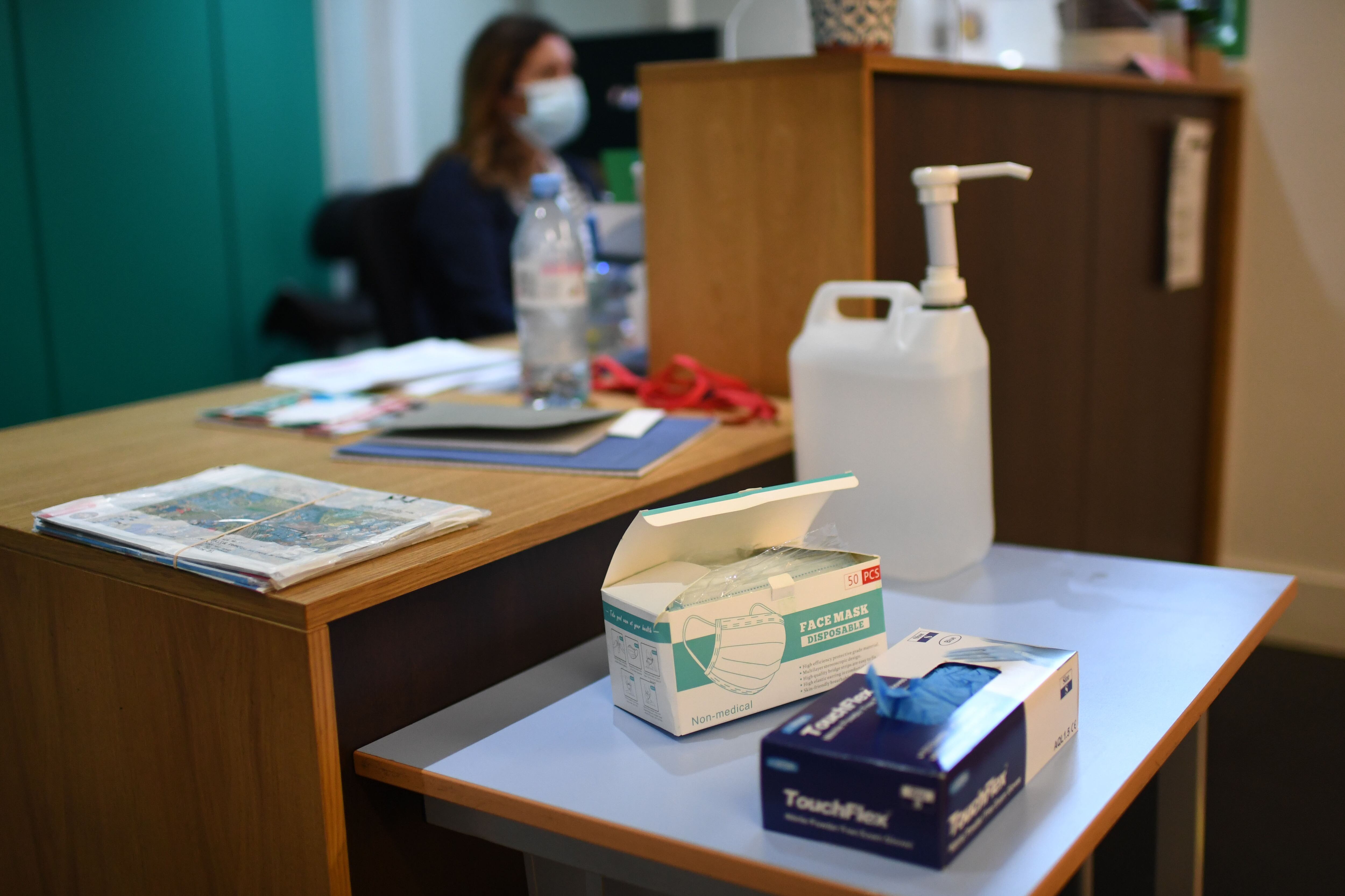 BRITAIN-FRANCE-HEALTH-VIRUS-EDUCATION