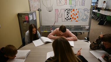 La vida es dura para los estudiantes de intermedia y secundaria que tienen dificultad para leer. Esta escuela pública de Colorado quiere ayudar.