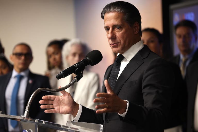 FBI executes search warrants at the home and offices of Los Angeles Superintendent Alberto Carvalho