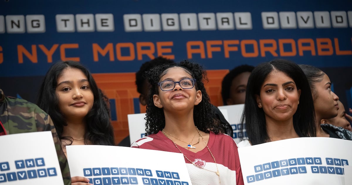 Cellphones out, Chromebooks in: NYC to give 350,000 students new laptops with free internet