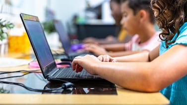 Two dozen Chicago school board candidates sign pledge to ban AI