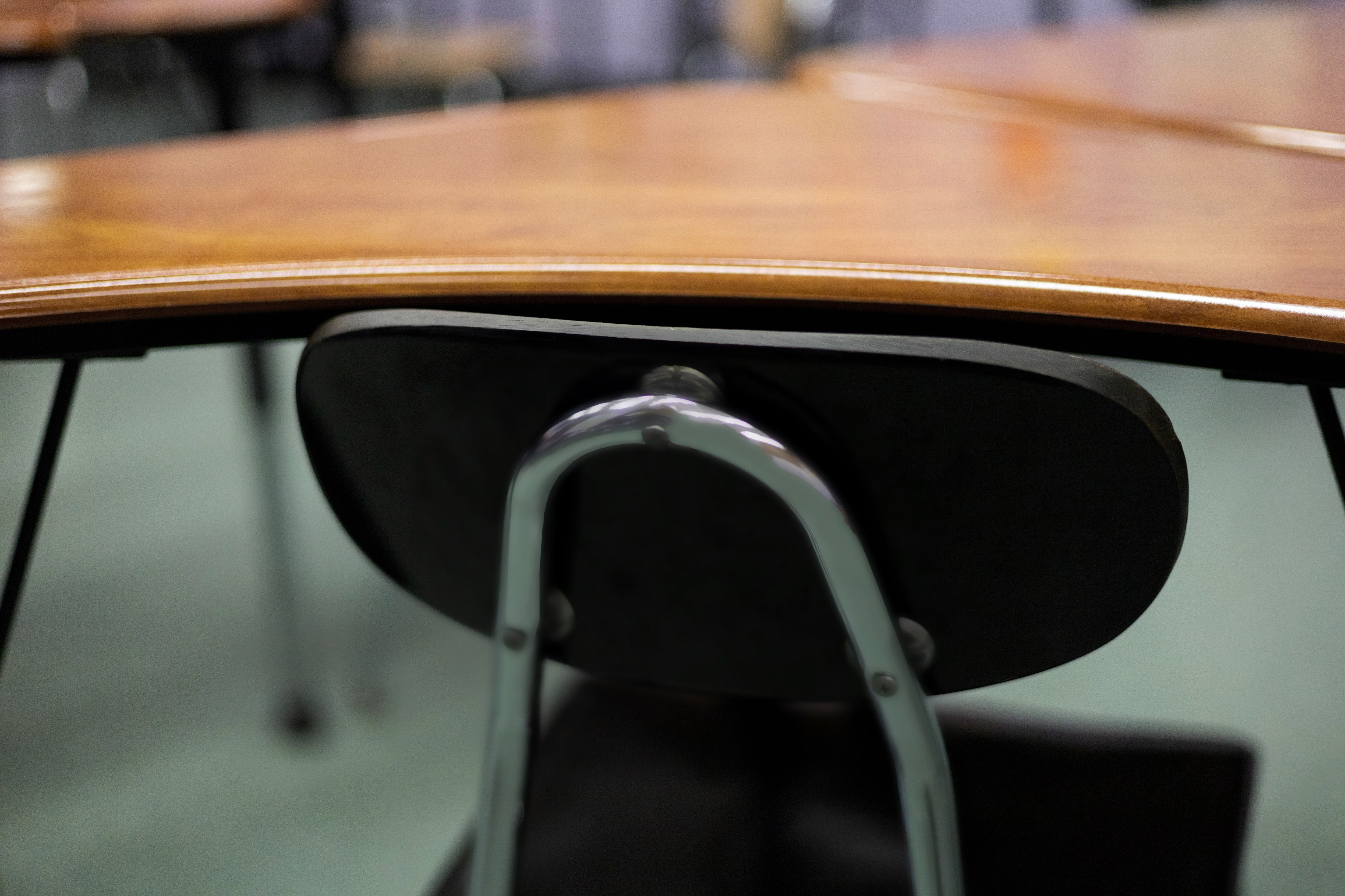 a table and chair in a classroom