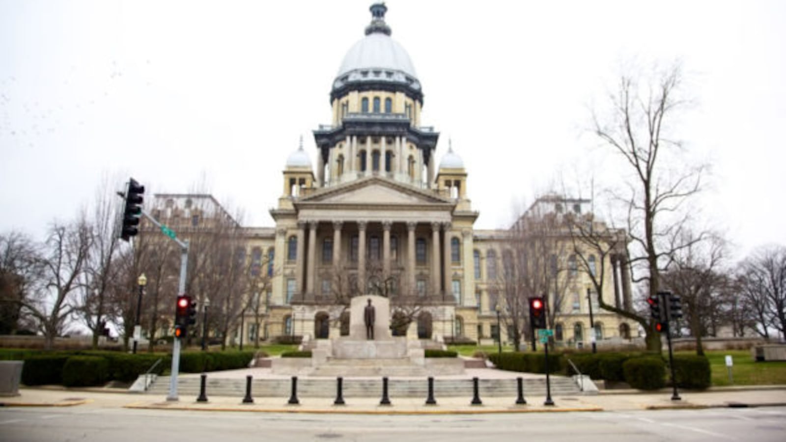 Illinois State House Capitol on a cloudy winter day