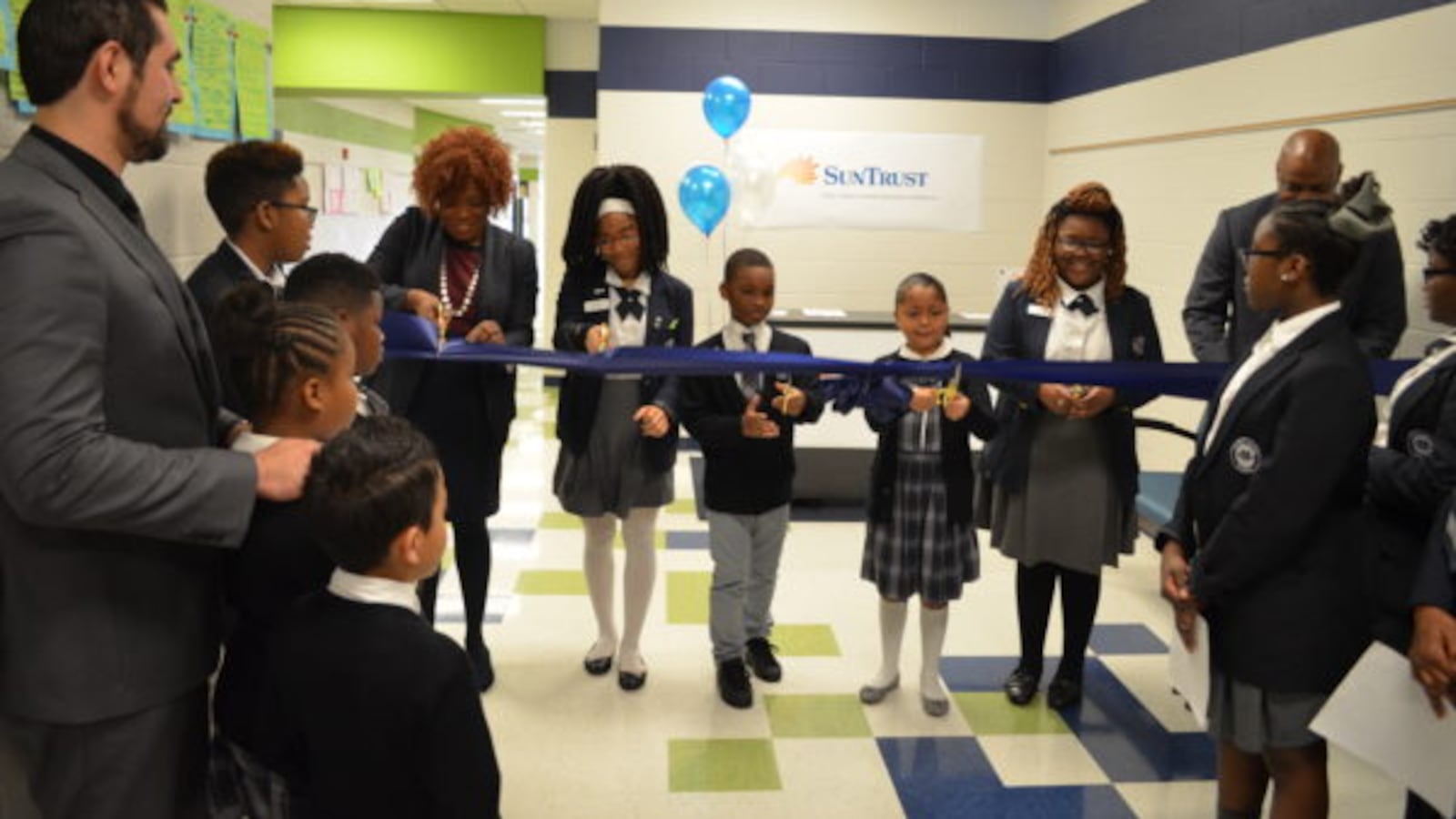 Gestalt Community Schools and SunTrust Banks, Inc. relaunched this week a ‘Youth Bank’ at Gestalt’s Power Center Academy in Hickory Hill. Established to support financial literacy, the program will help students open and maintain a savings account.