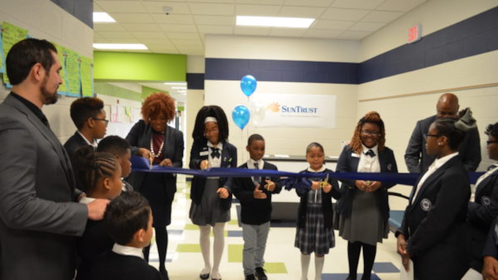 Gestalt Community Schools and SunTrust Banks, Inc. relaunched this week a ‘Youth Bank’ at Gestalt’s Power Center Academy in Hickory Hill. Established to support financial literacy, the program will help students open and maintain a savings account.