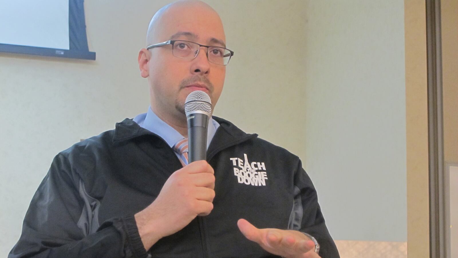 State Senator Gustavo Rivera, Democrat from the Bronx, speaks to UFT members at meeting in the Bronx on Friday. The teachers and politicians who attended the meeting voiced their opposition to Gov. Andrew Cuomo's education agenda.