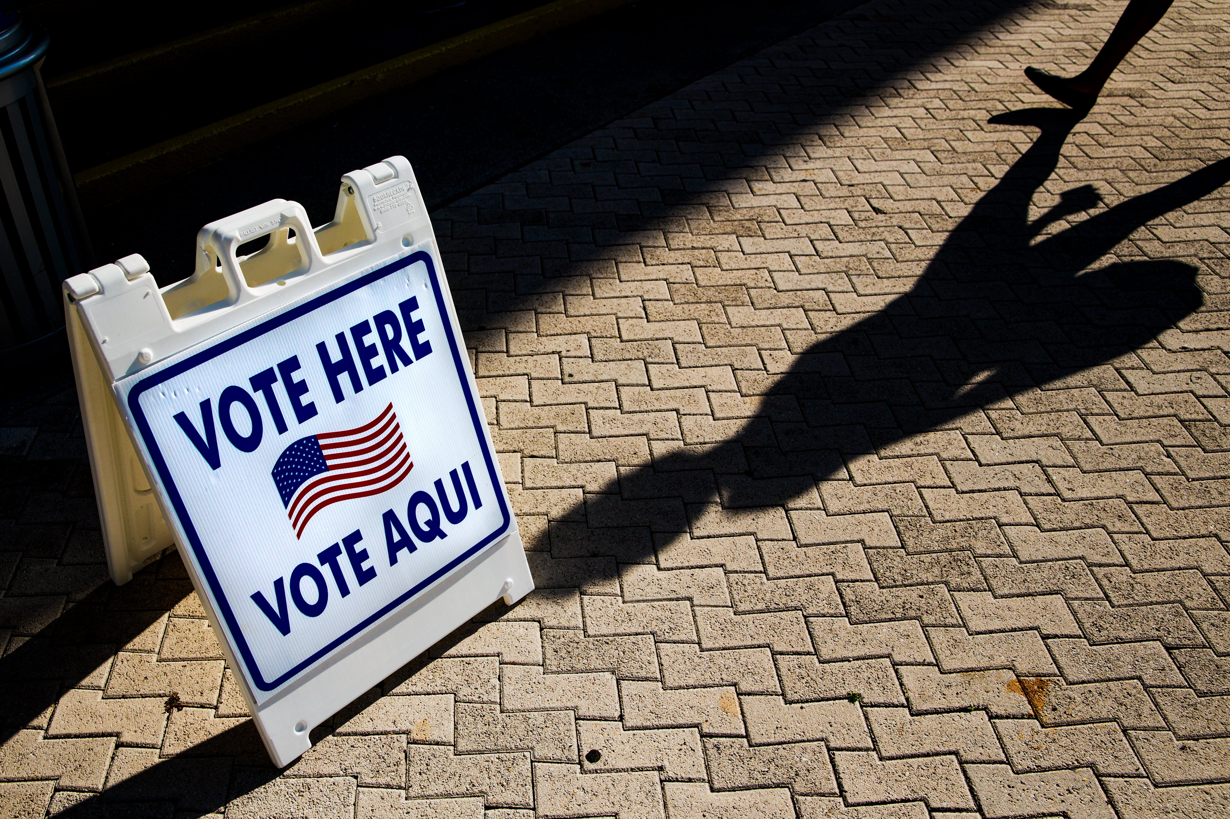 A sign reads, “Vote here, vote aqui.”