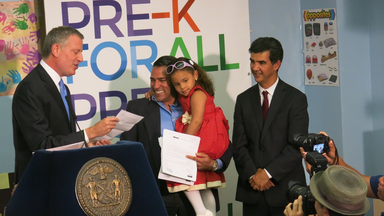 Mayor Bill de Blasio presented Olivio Capellan and his four children with pre-K offer letters.