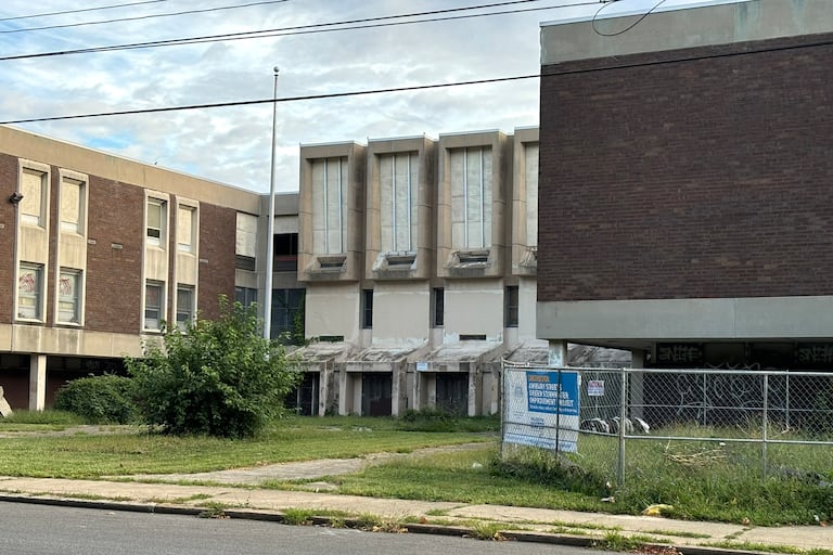 Will a charter school’s desire to buy a vacant Philly school building get any traction?