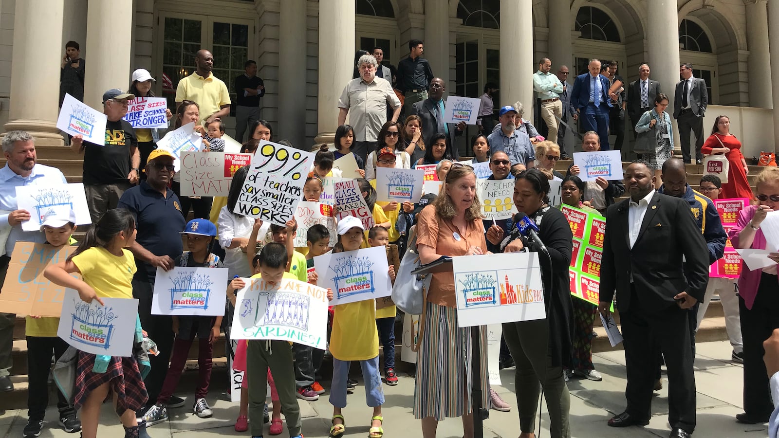 Advocates and lawmakers rallied on the steps of City Hall this Tuesday to call on the mayor to allocate more funds toward reducing classroom overcrowding.