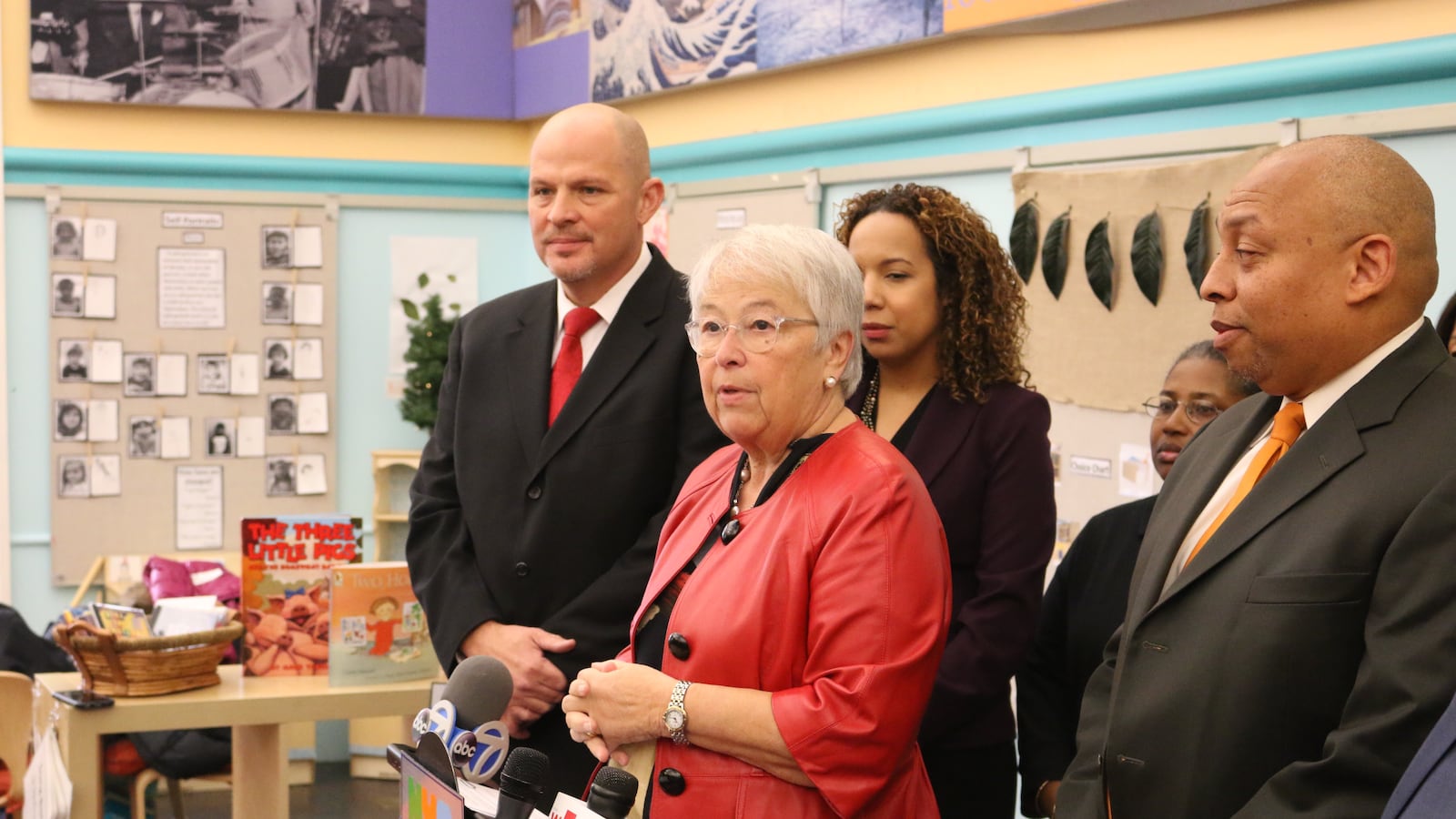 Schools Chancellor Carmen Fariña (center) unveils a new evaluation agreement with teachers union chief Michael Mulgrew (left)