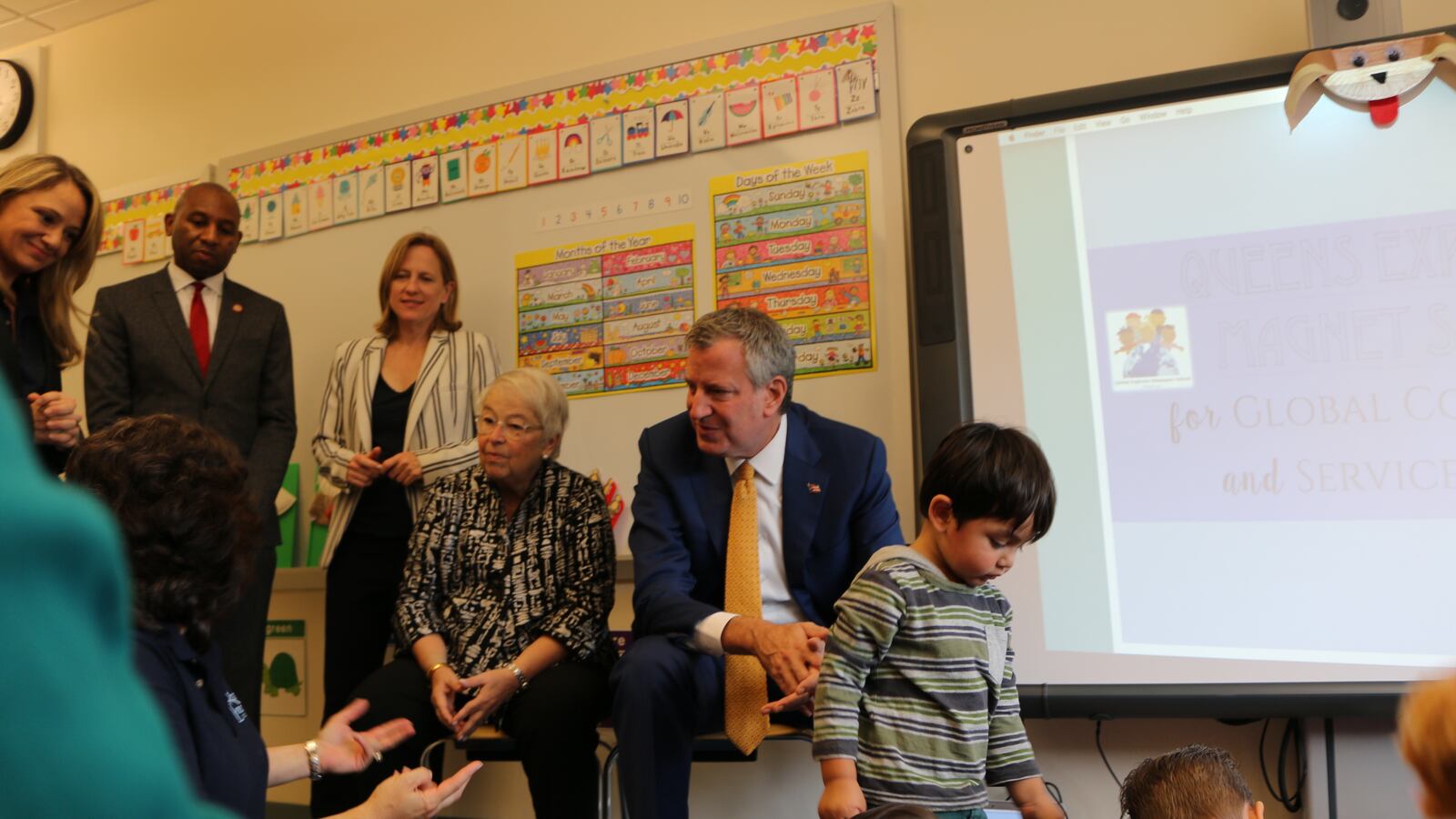Schools Chancellor Carmen Fariña, left, and Mayor Bill de Blasio, center, visited a "Mommy and Me" class in District 27 in Queens, where the city is set to expand 3-K For All.
