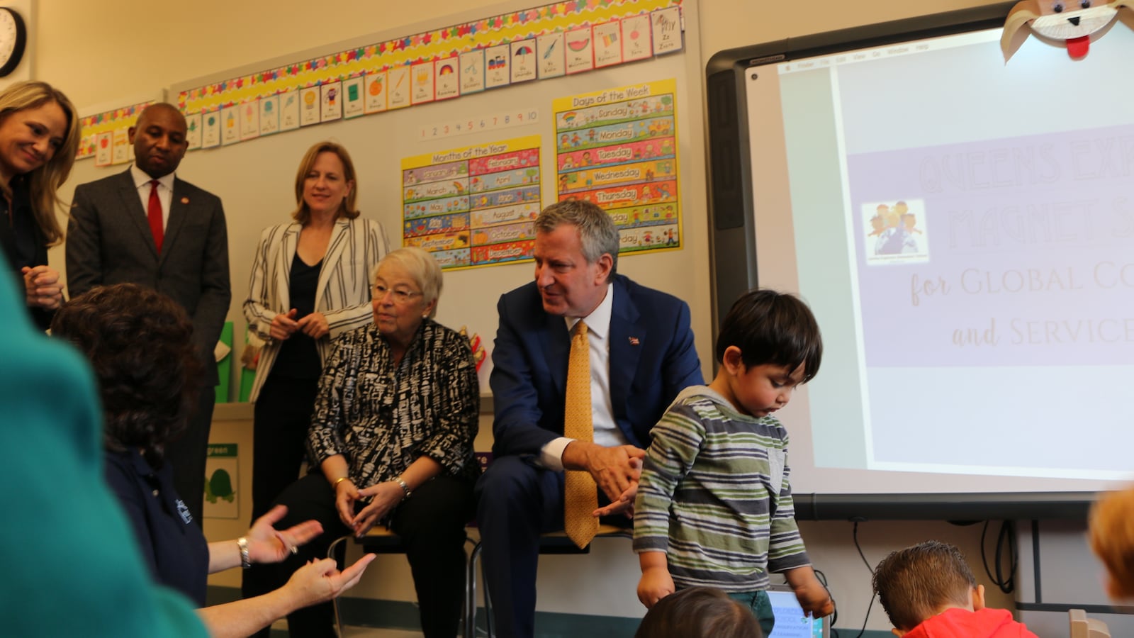 Schools Chancellor Carmen Fariña, left, and Mayor Bill de Blasio, center, visited a "Mommy and Me" class in District 27 in Queens, where the city is set to expand 3-K For All.