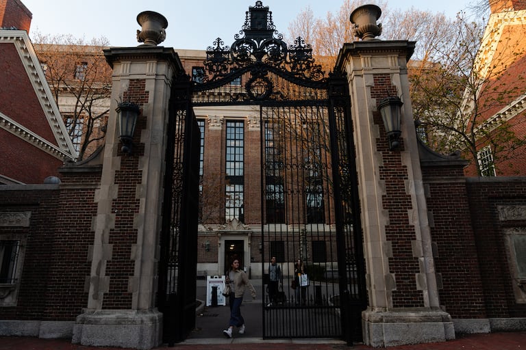 Are America’s top colleges letting in more students from low-income backgrounds?