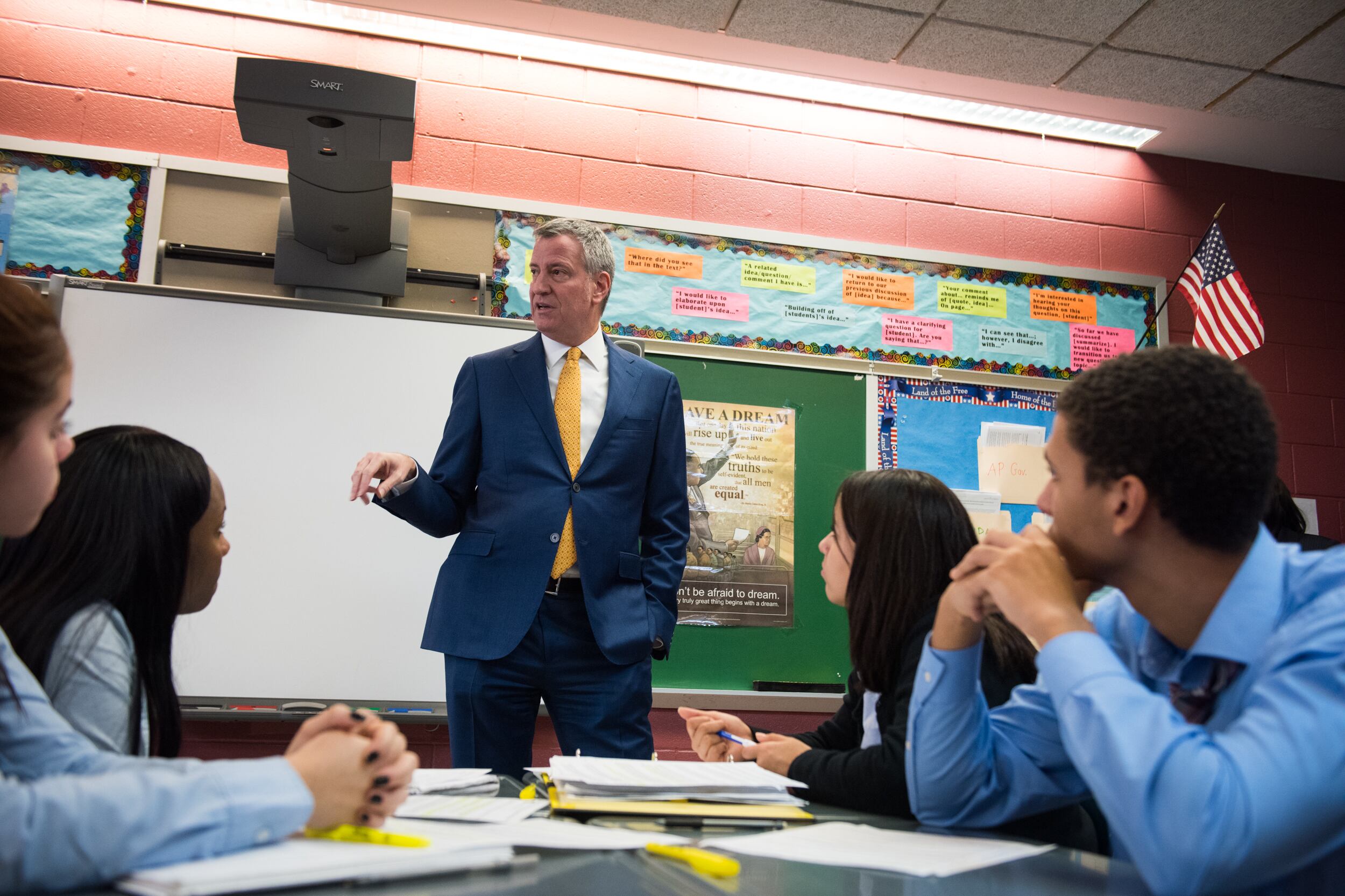 New York City Mayor Bill de Blasio speaks at the Bronx School for Law, Government, and Justice in 2017.