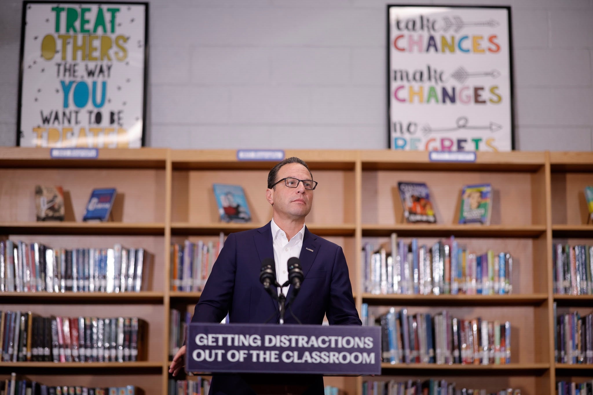 Pennsylvania adopts school cellphone ban