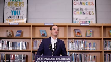 Gov. Josh Shapiro signs school cellphone ban, forcing Philadelphia to change district policy