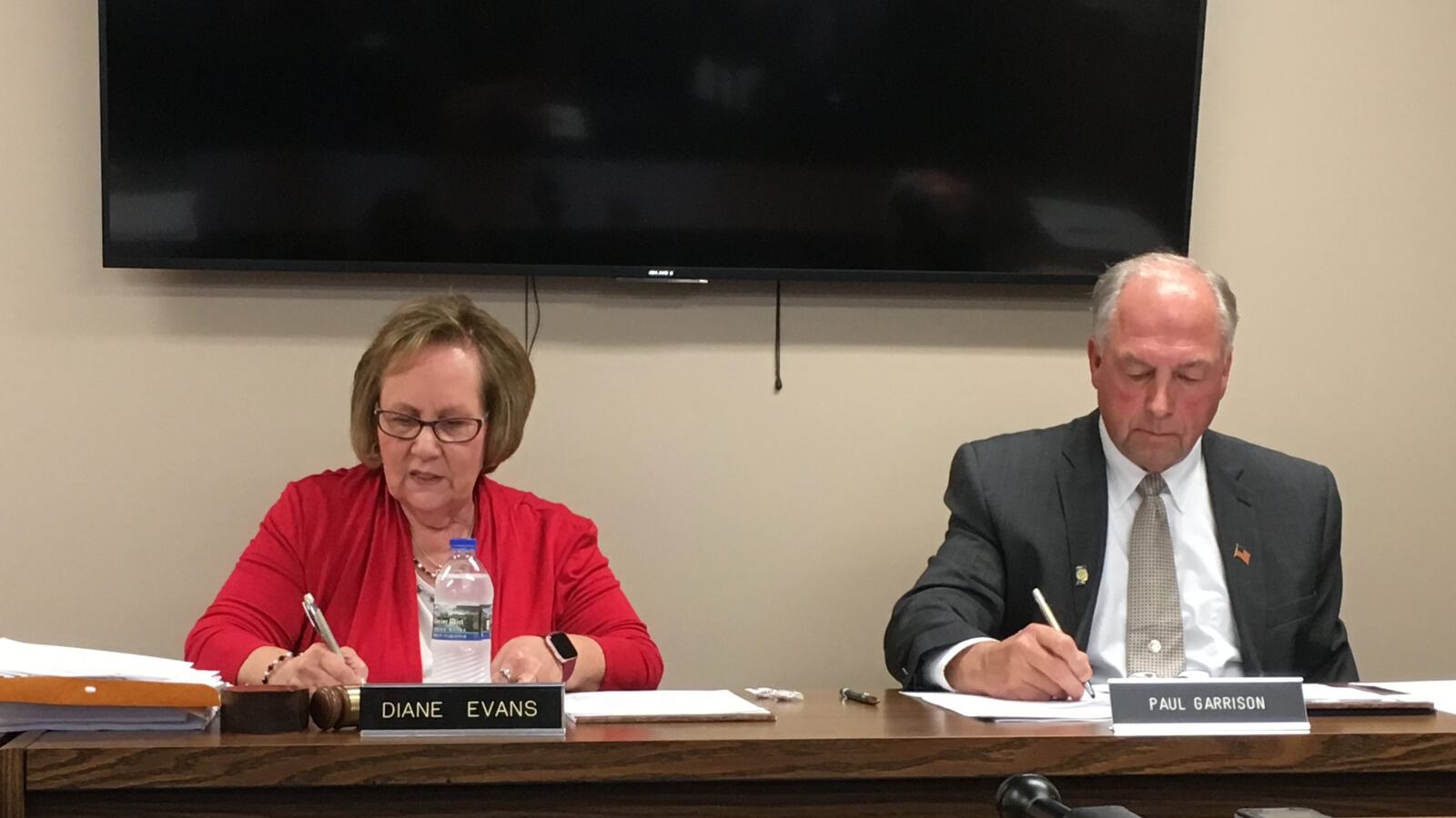 The Daleville school board revoked Indiana Virtual School and Indiana Virtual Pathways Academy’s charters on Aug. 26, 2019. From left: Daleville board president Diane Evans and Superintendent Paul Garrison.