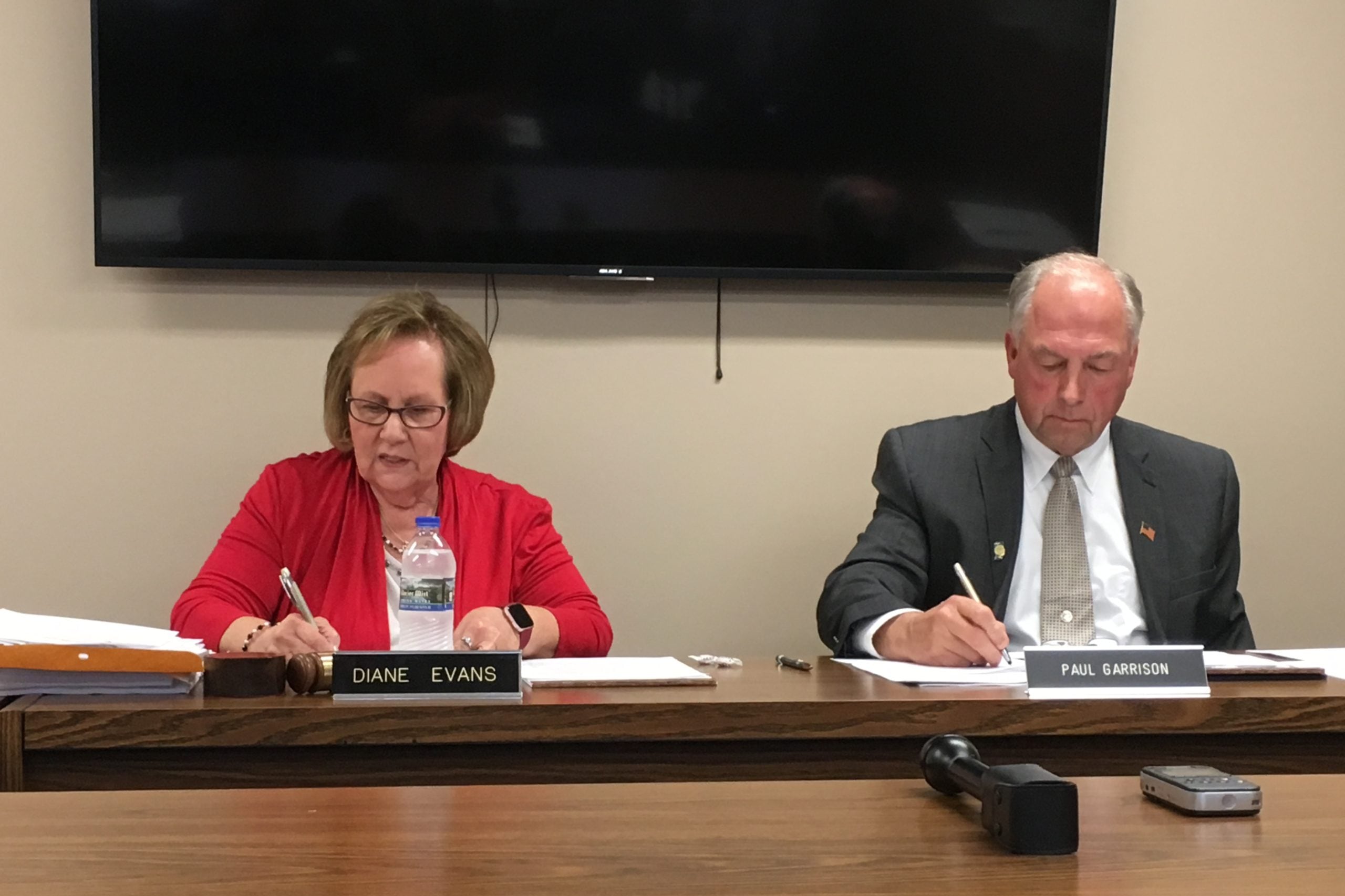The Daleville school board revoked Indiana Virtual School and Indiana Virtual Pathways Academy’s charters on Aug. 26, 2019. From left: Daleville board president Diane Evans and Superintendent Paul Garrison.
