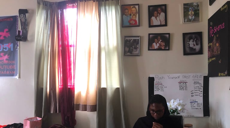 ‘No one really knows how this is going to go’: A Memphis student starts high school from behind a computer screen