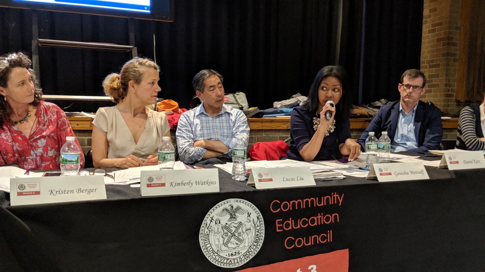 CEC member Genisha Metcalf speaks at Wednesday’s hearing on a proposal to desegregate Manhattan’s west side middle schools.