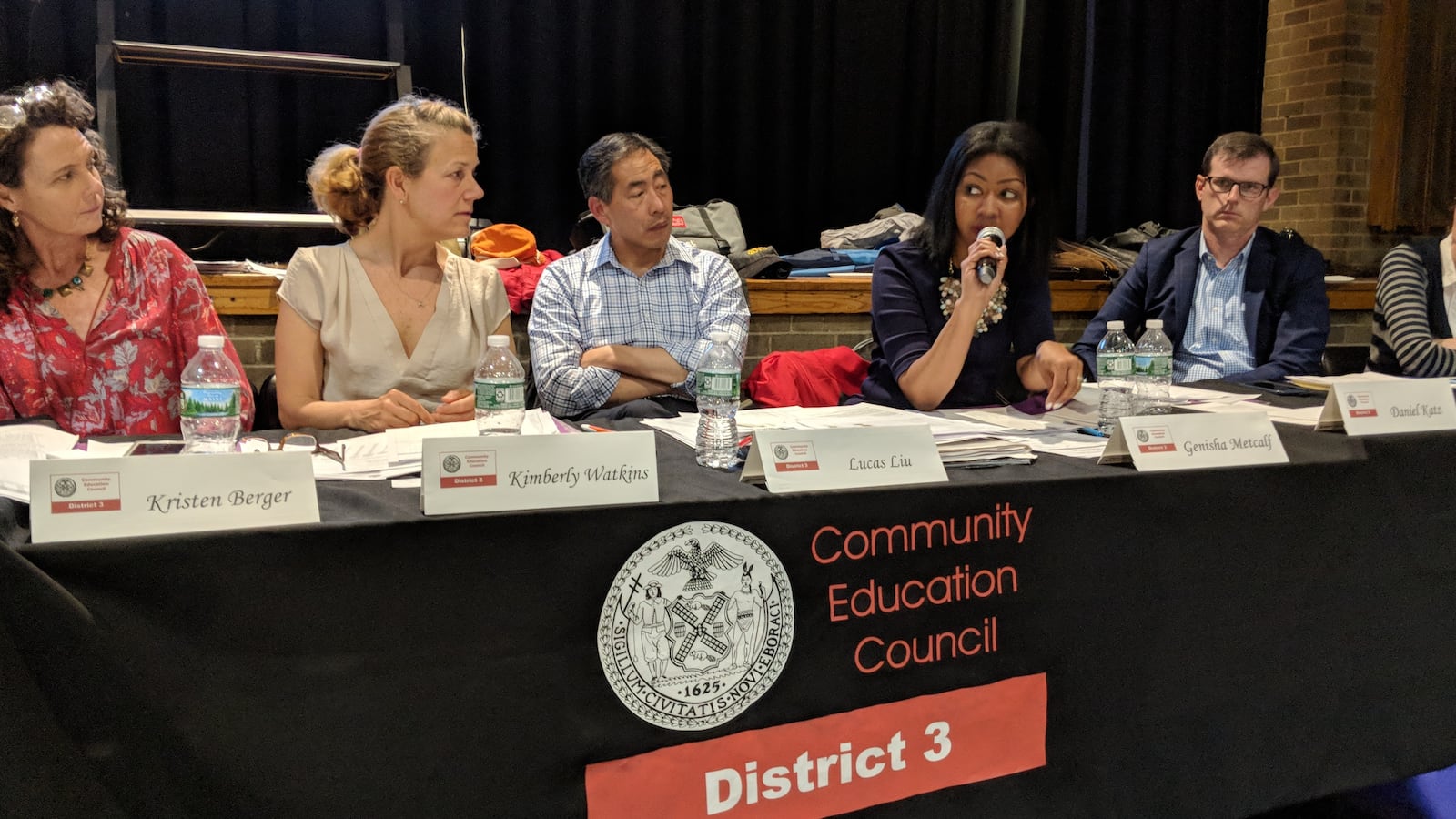CEC member Genisha Metcalf speaks at Wednesday’s hearing on a proposal to desegregate Manhattan’s west side middle schools.