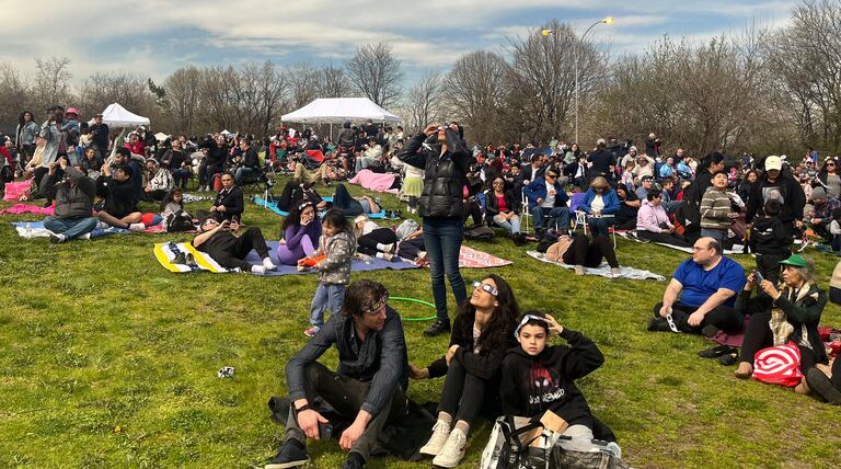 As eclipse arrives, NYC students and families enjoy a rare learning experience
