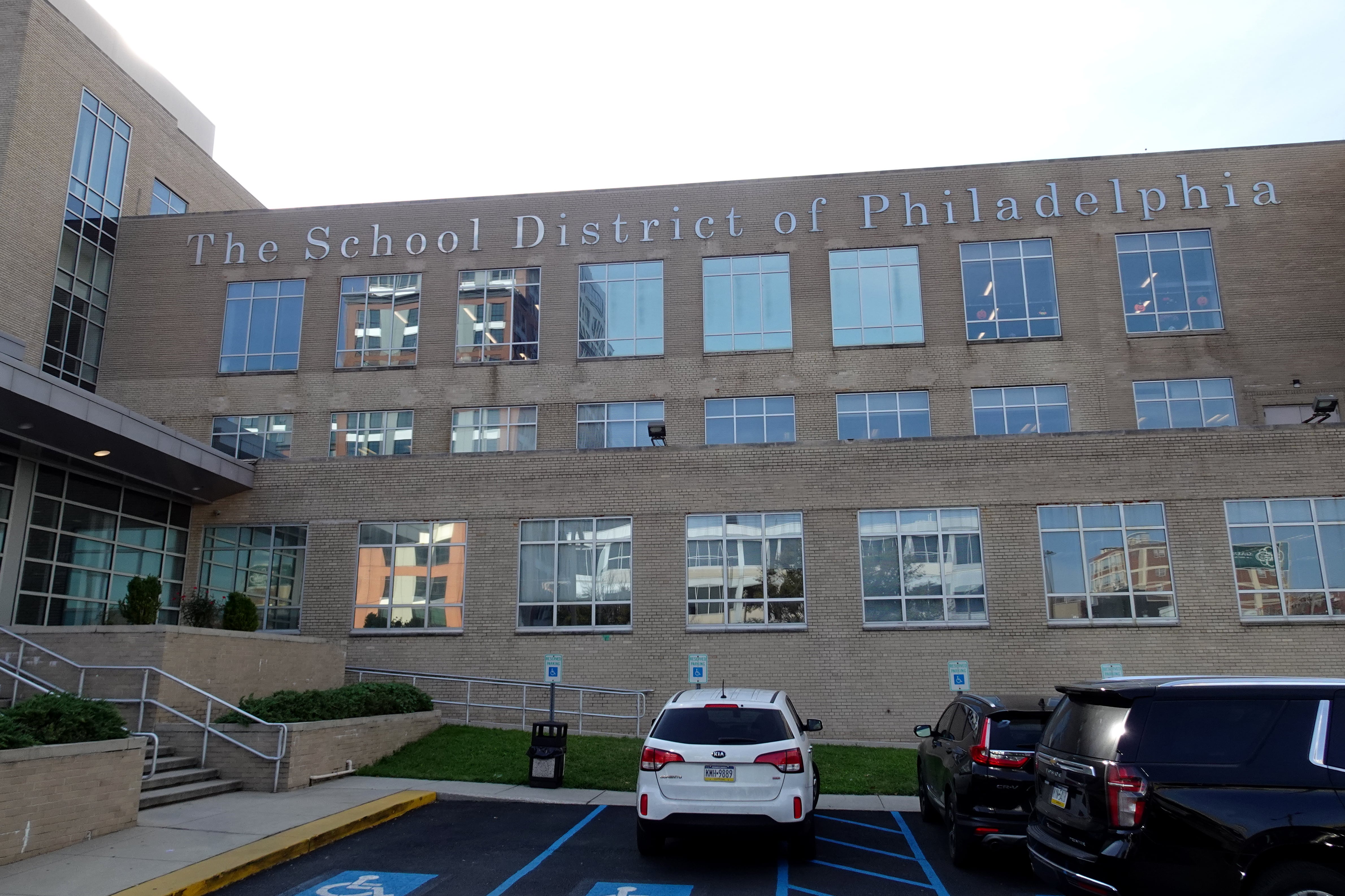 A building with “The School District of Philadelphia” on it.