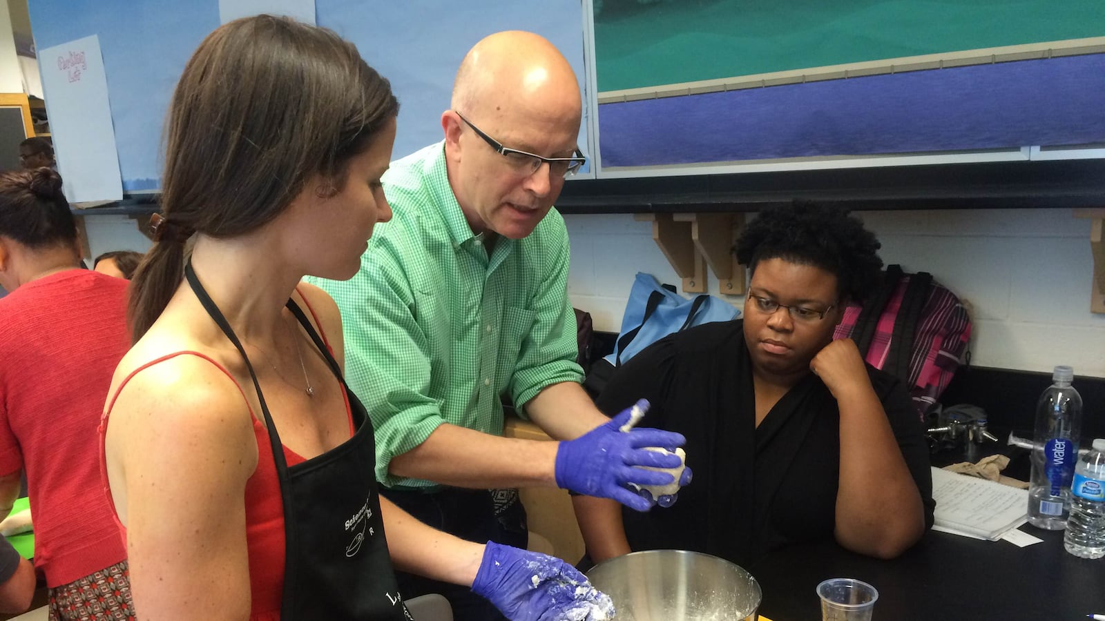 Former White House pastry chef Bill Yosses shows teachers how to make yeast.