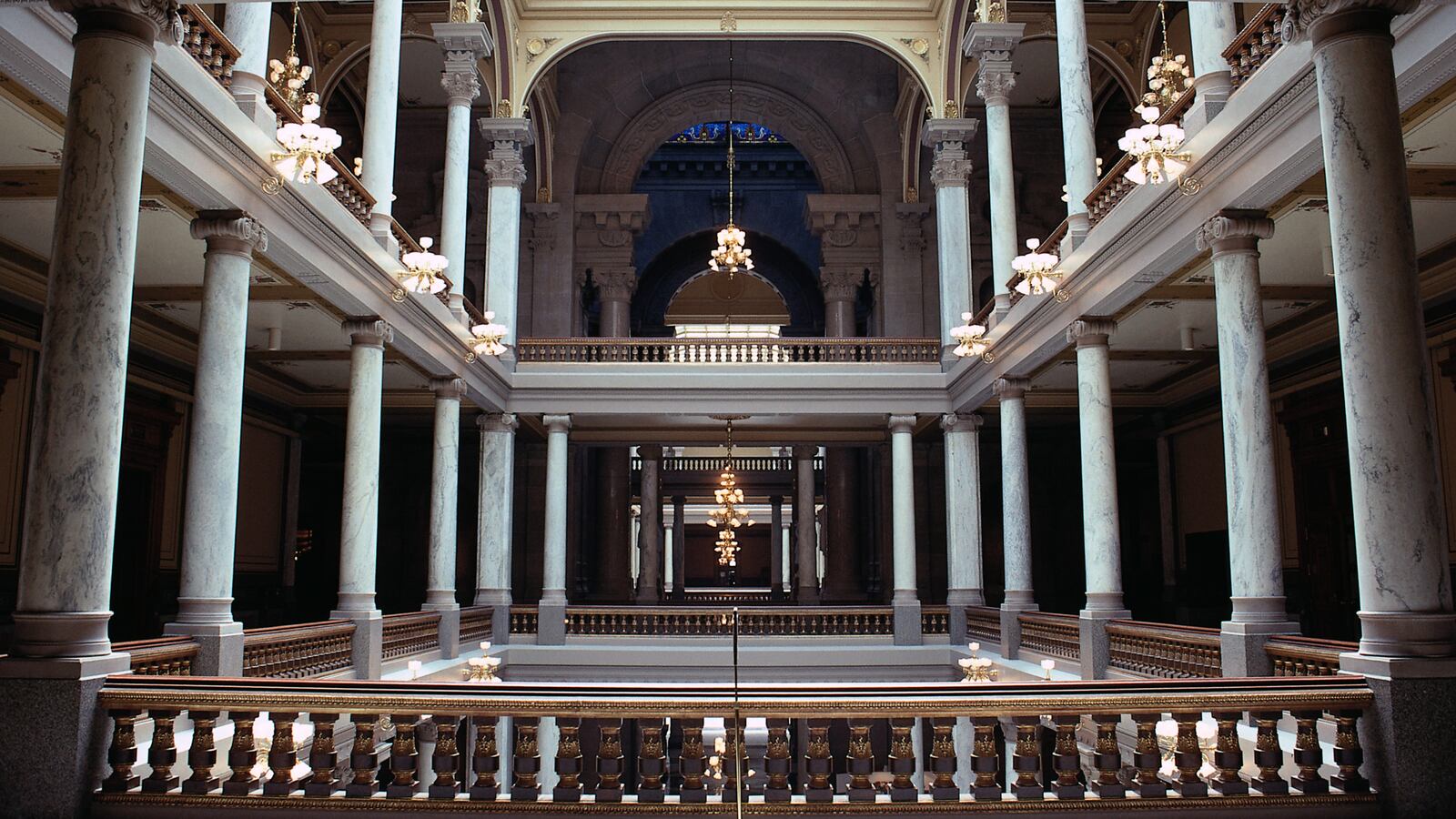 The pillars inside the Indiana Statehouse