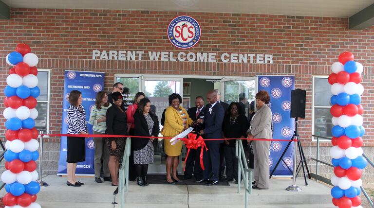 Parent welcome center officially opens for Shelby County Schools