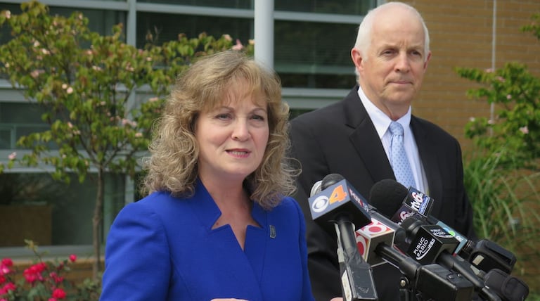 Glenda Ritz drops out of governor's race