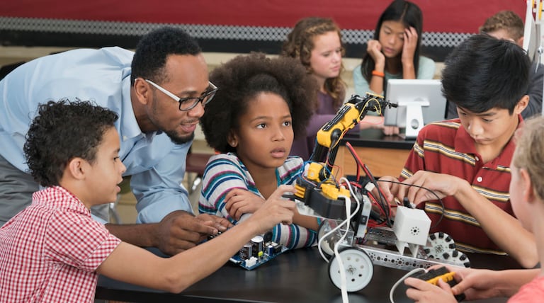 7 questions asked and answered about Chicago’s new teacher diversity committee