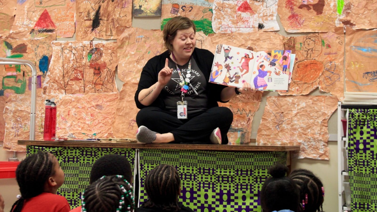 With the help of a picture book, Anna Barton Schnadelbach discusses murals with her students at Memphis Scholars Caldwell-Guthrie Elementary School.
