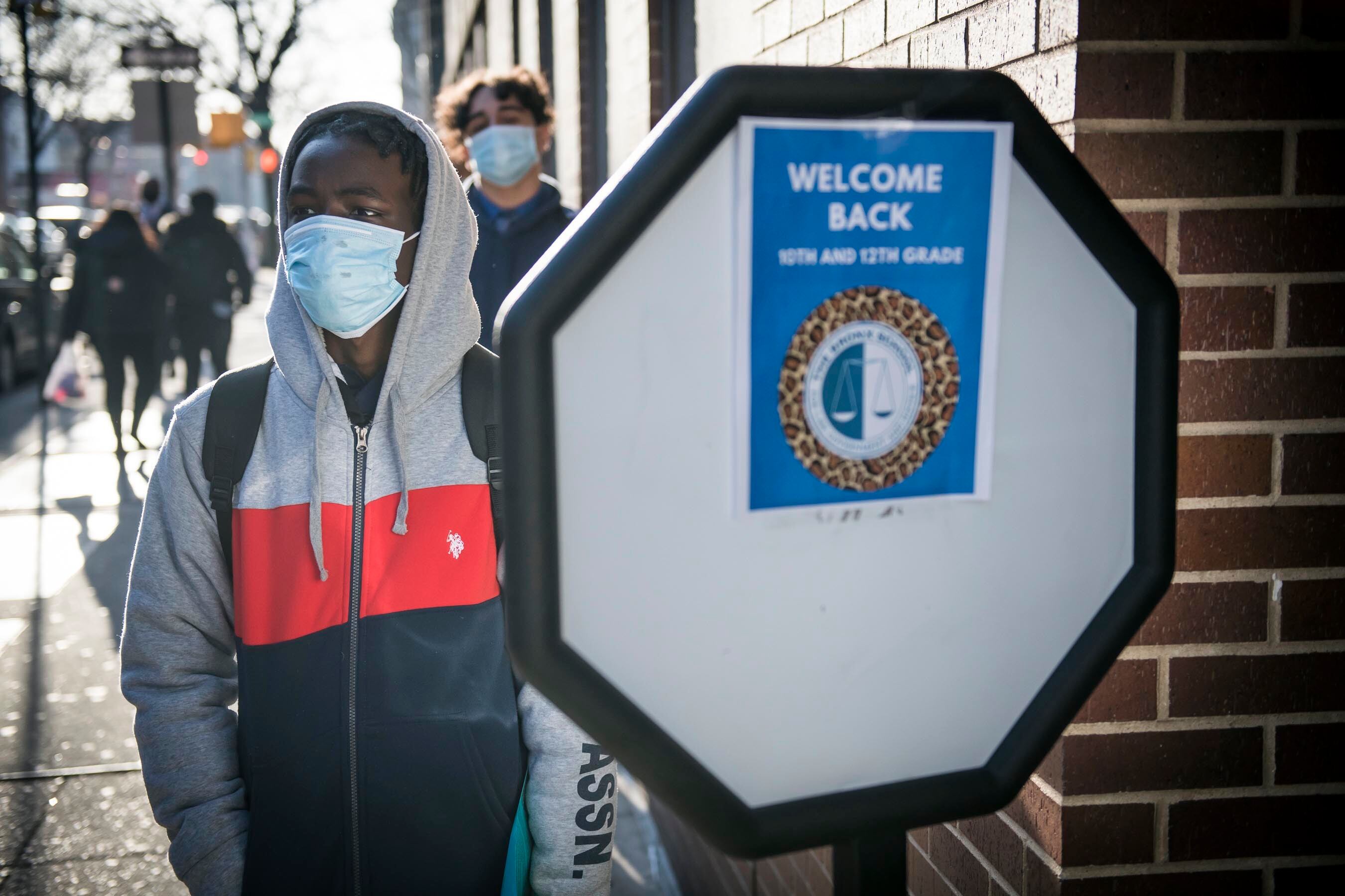 Mayor Bill de Blasio and Chancellor Meisha Porter join school leadership at the Bronx School for Law, Government and Justice in the Bronx, to greet high school students and celebrate reopening. Monday, March 22, 2021. Credit: Ed Reed/Mayoral Photography Office.