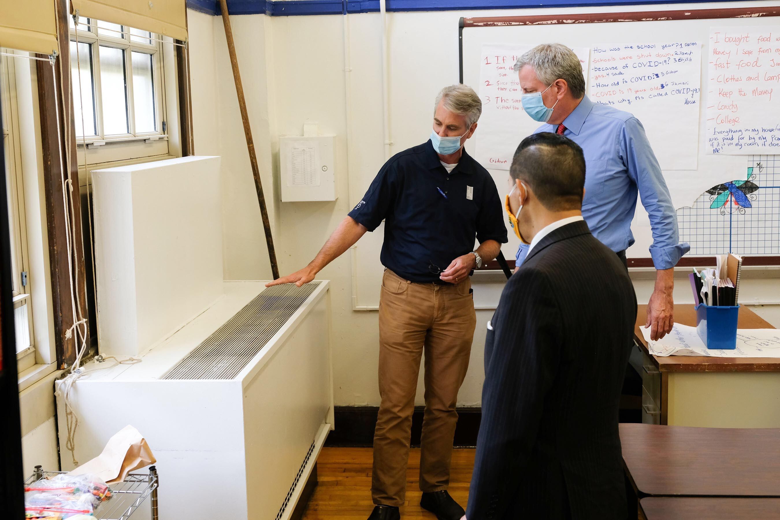 Mayor Bill de Blasio and Schools Chancellor Richard Carranza observed a school’s ventilation system on Aug. 26, 2020. Teachers remain distrustful of skeptical of ventilation fixes.