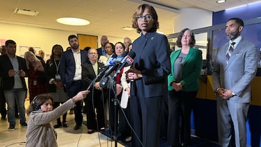 Officials call on Macquline King to hire more Latino leaders at highest levels of Chicago Public Schools