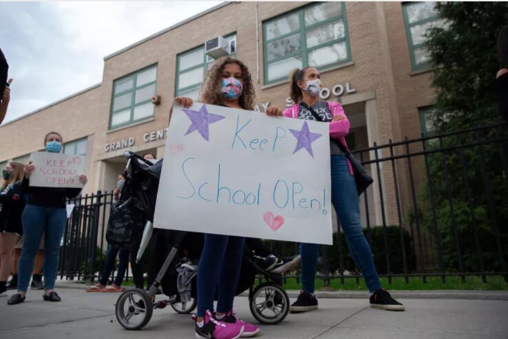 Parents in Forest Hills protest Governor Andrew Cuomo’s school closures, on Oct. 7, 2020. 