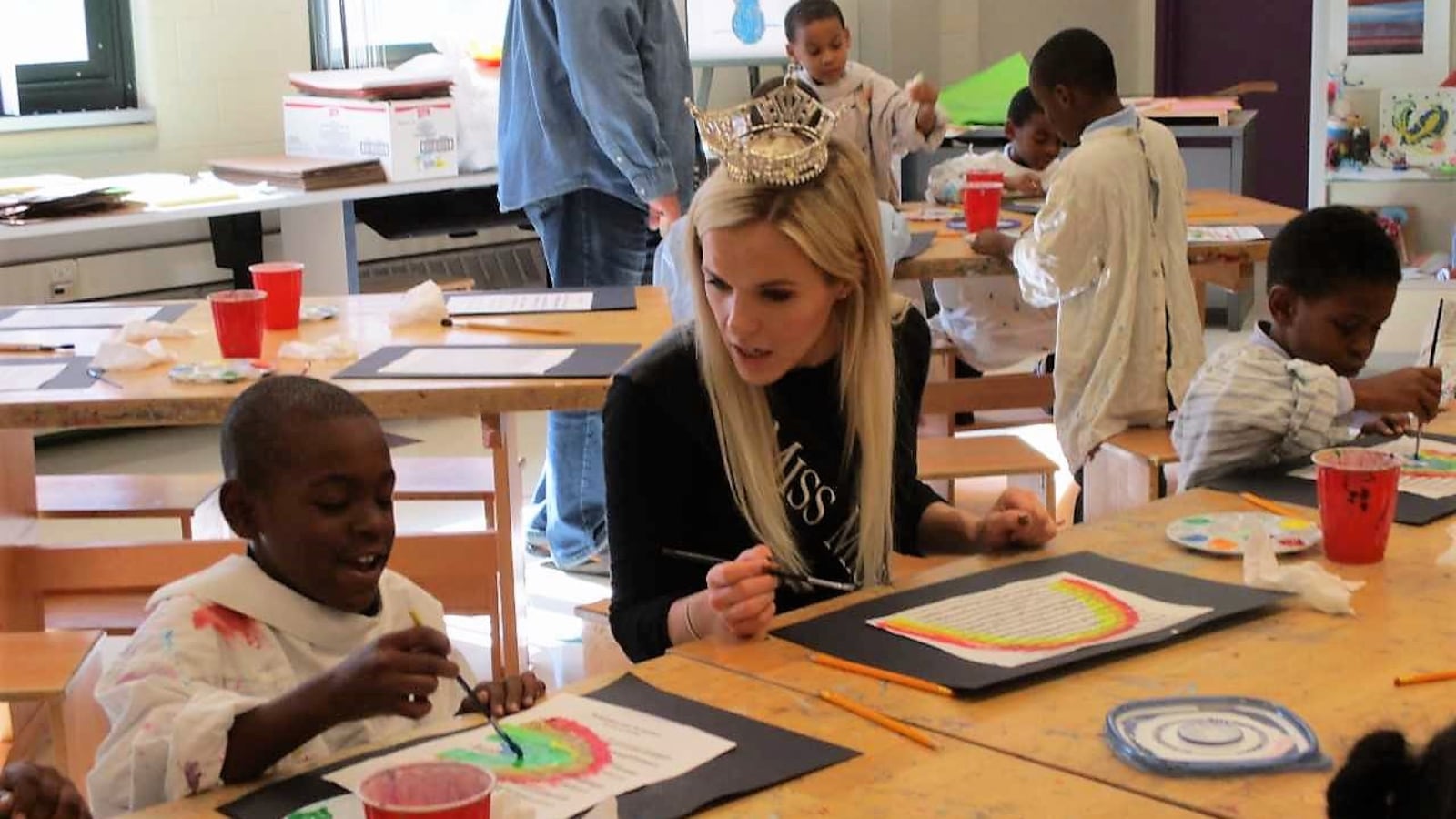 Miss Michigan Heather Heather Kendrick spent the day with students at the Charles H. Wright Academy of Arts and Science in Detroit