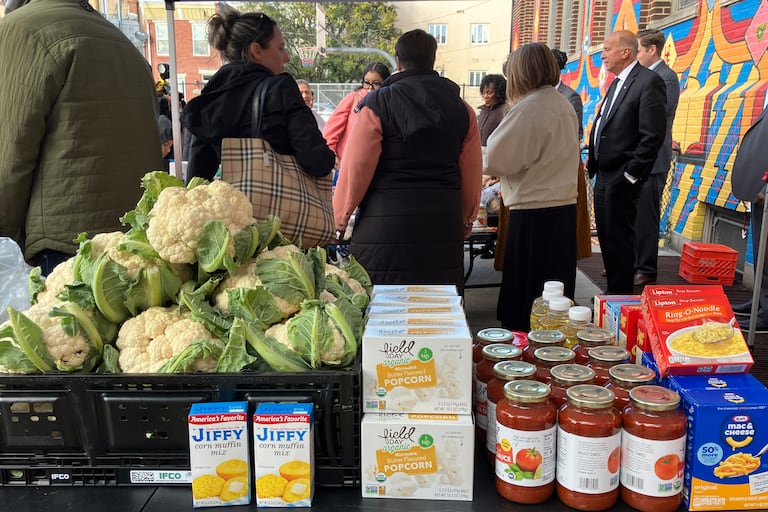 Where students and families can find free food and meals in Philadelphia