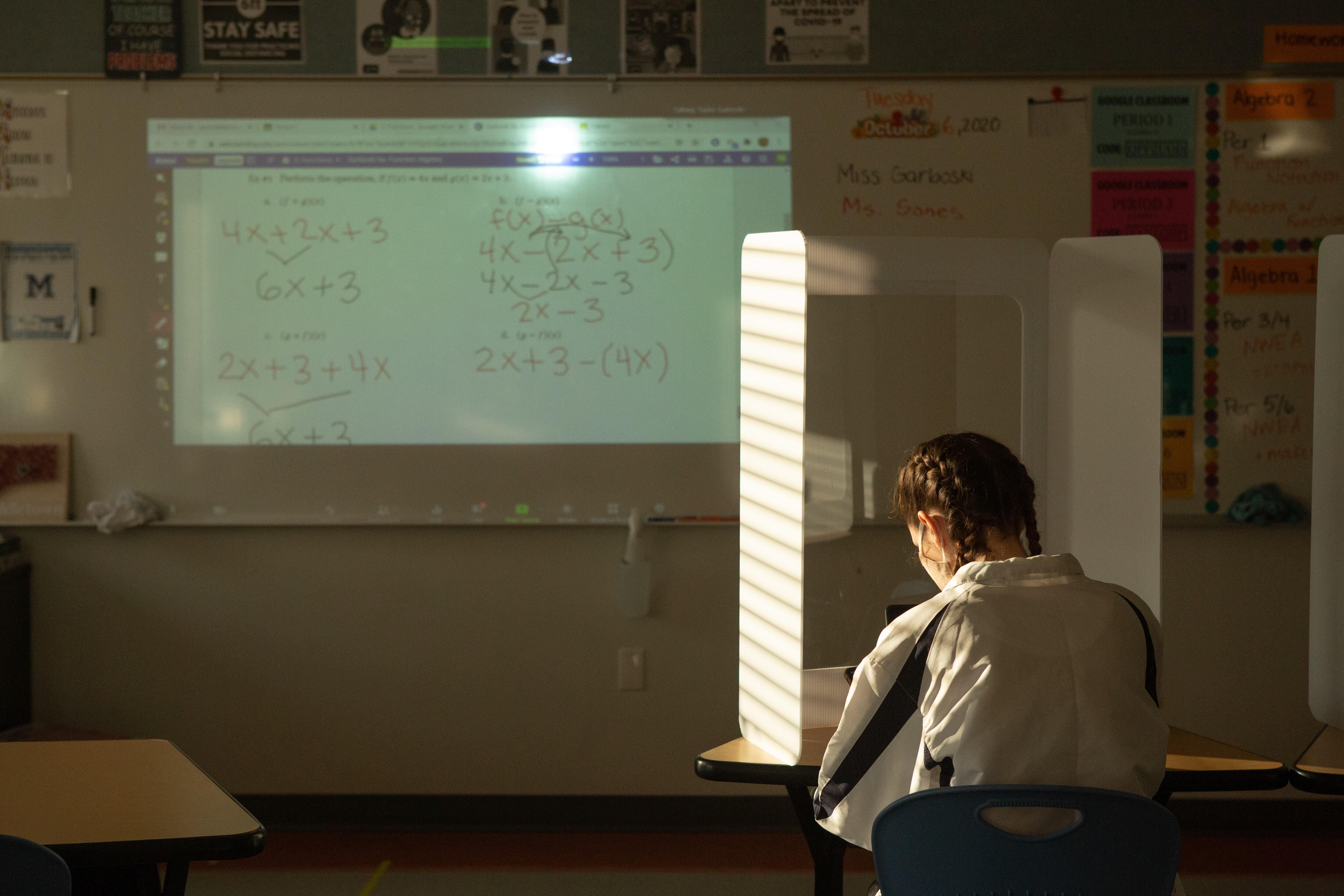 Student wearing a mask in class.