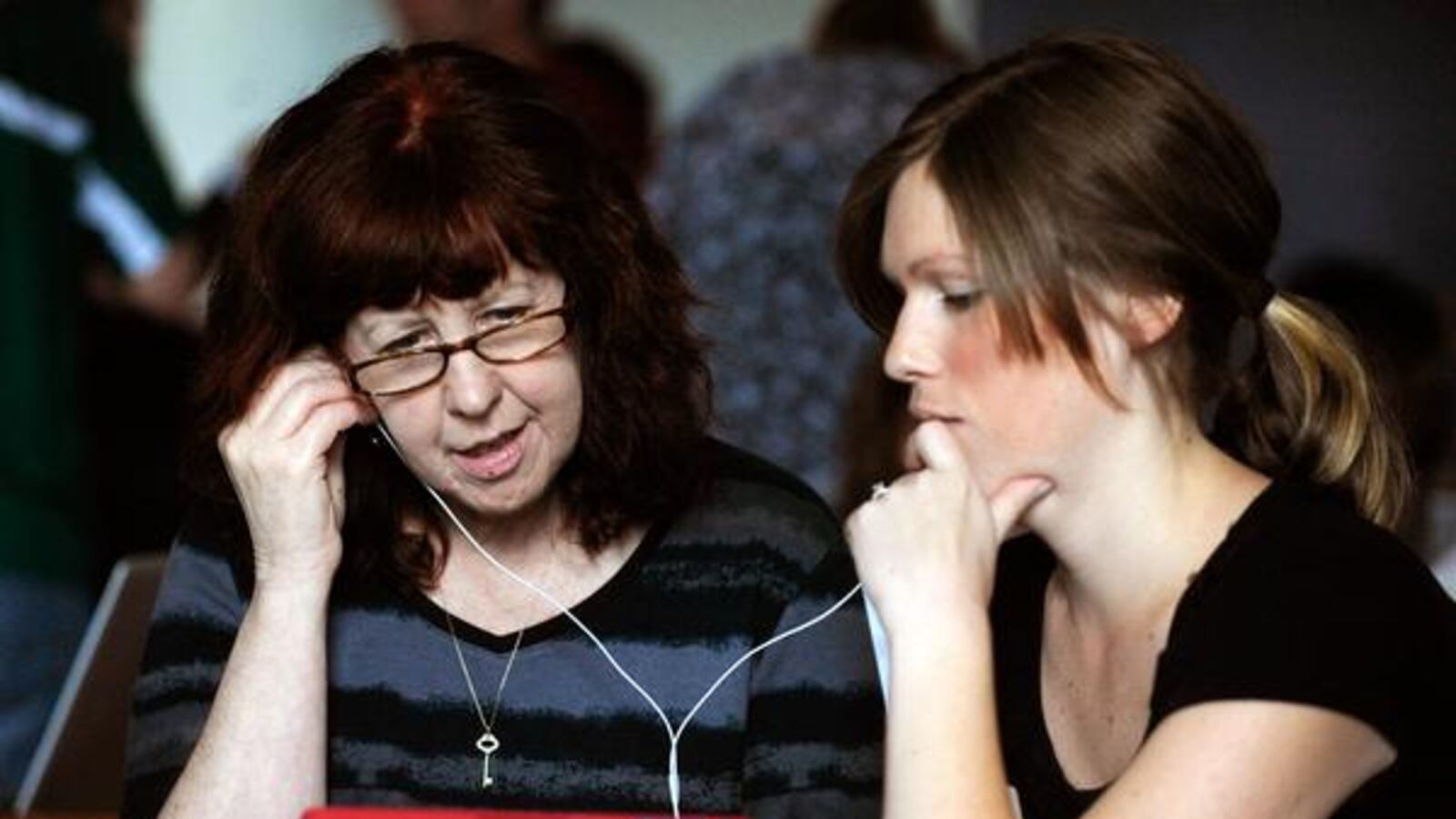 Manitou Springs educators Julie Adams and Denise Dibbons get introduced to an iPad in 2011 (Andy Cross, The Denver Post).