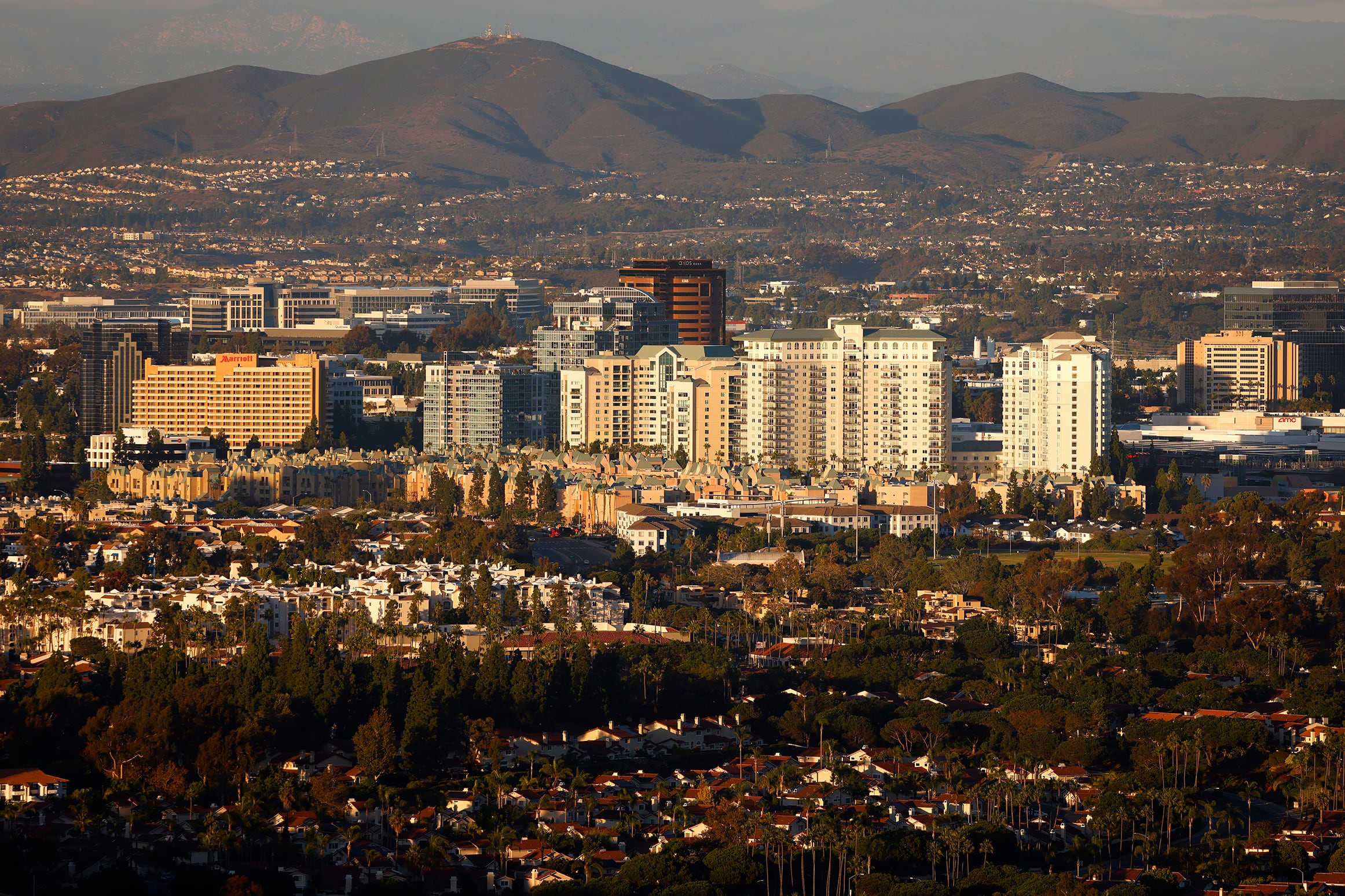 An aerial view of a clear fall day In San Diego.