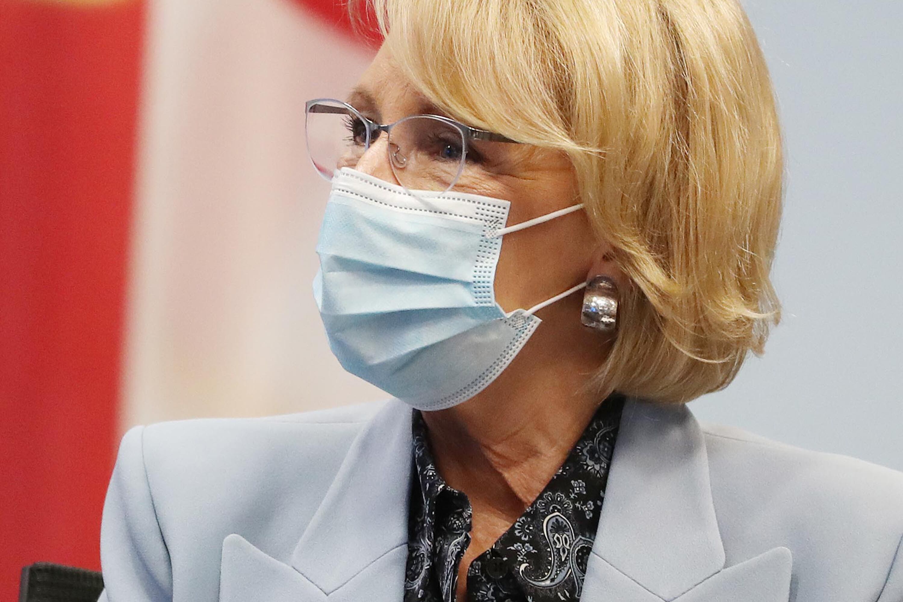 At Florida Virtual School, DeVos praises online classes but says in-person best