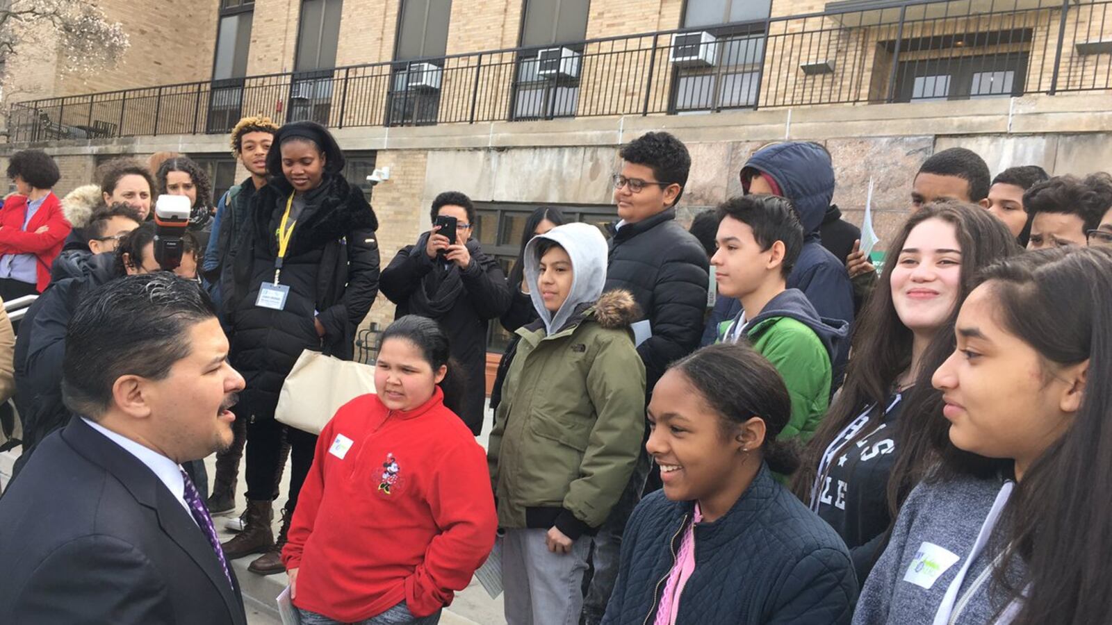 Chancellor Richard Carranza meets with middle school students on a college tour.