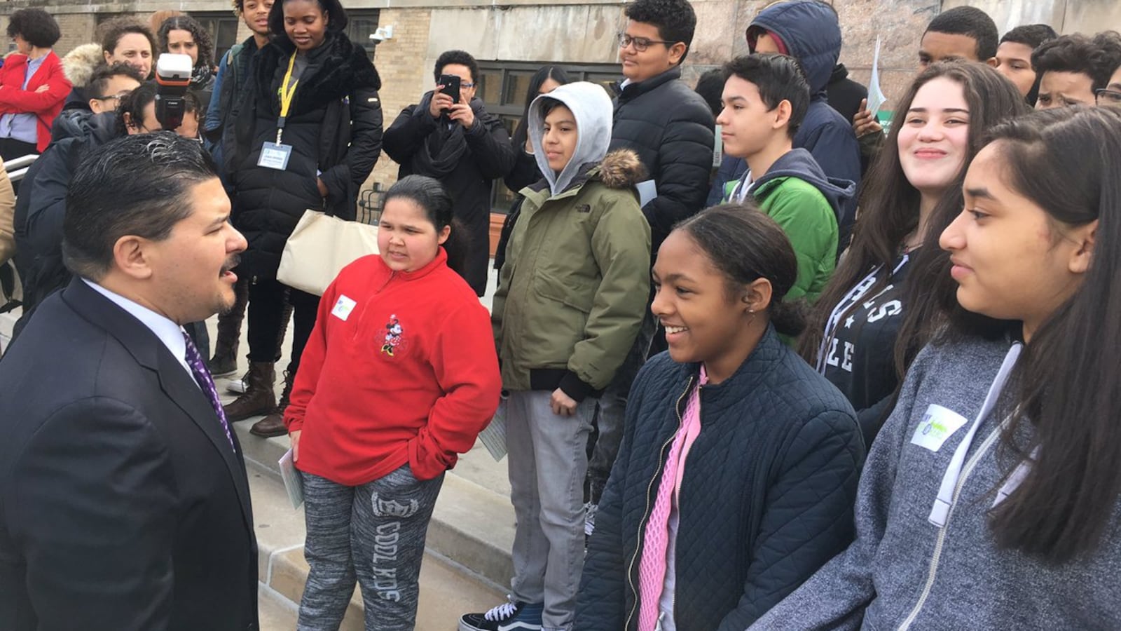 Chancellor Richard Carranza meets with middle school students on a college tour.