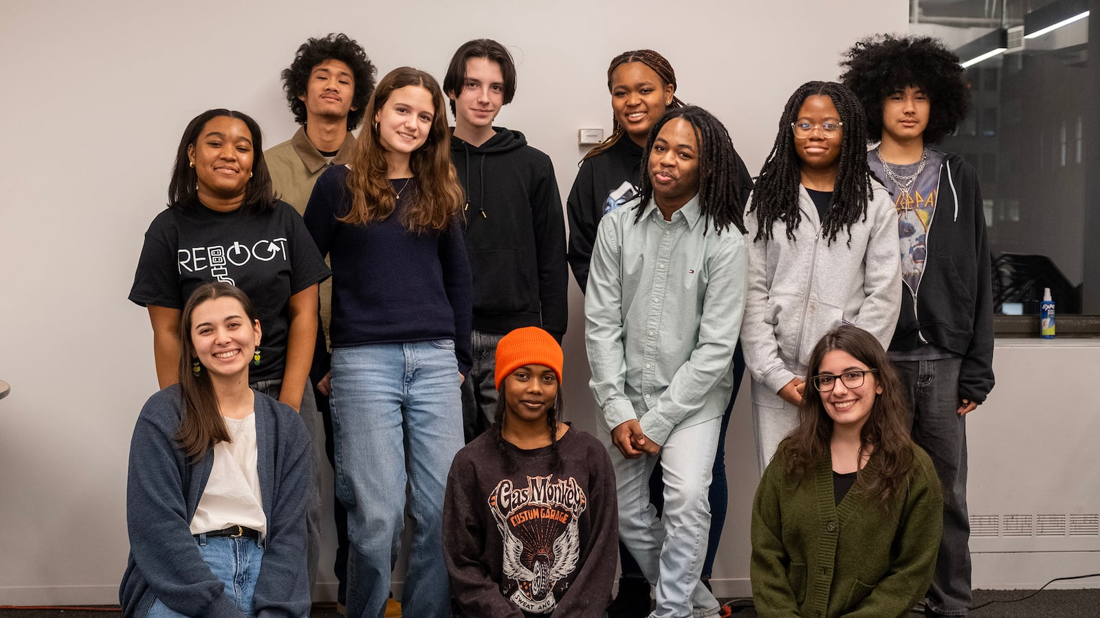 A photograph of a group of high school students.
