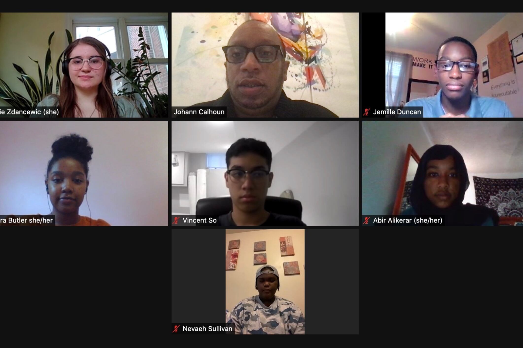 Student leaders participated with Chalkbeat in a roundtable discussion. The picture shows each student and the moderator in individual boxes from their Zoom conversation.